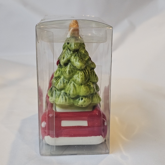 Red Truck and Tree Salt and Pepper Shakers - Picture 7 of 12